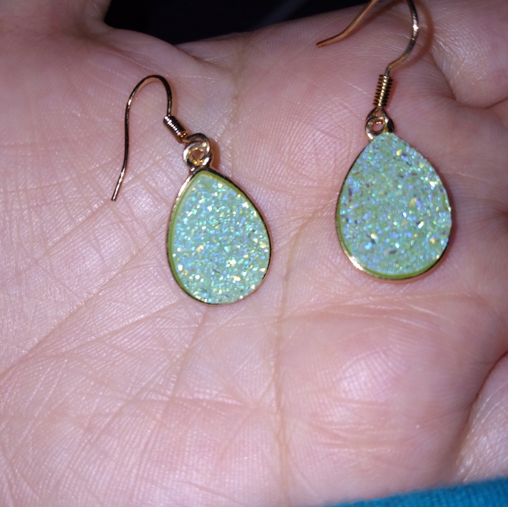 NEW! Pretty  Gold and Green Teardrop Earrings